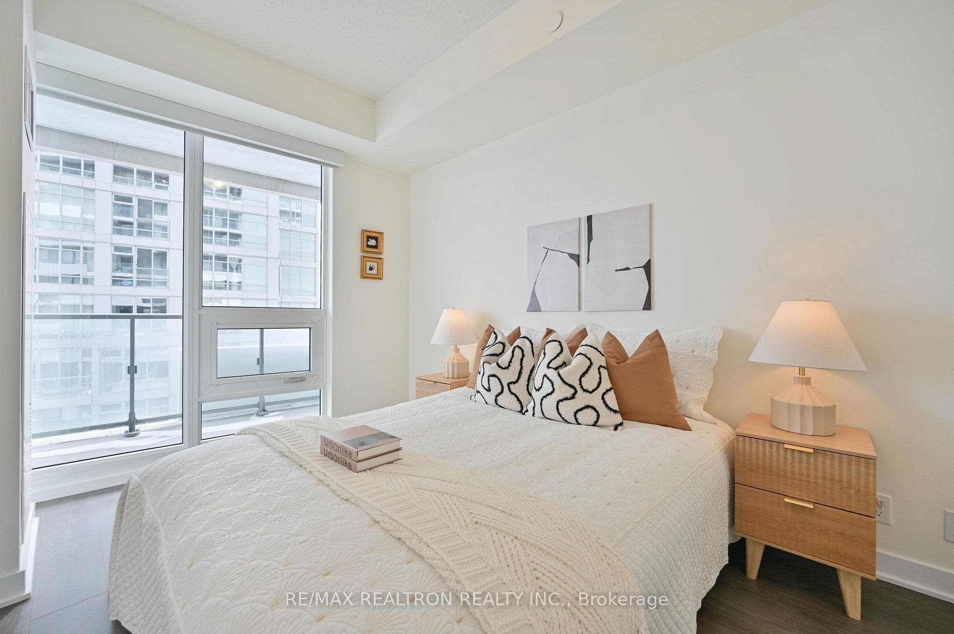 2221 Yonge Street Unit 4205 photo 19