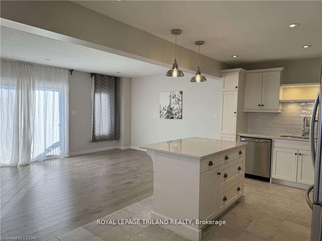 58 Cortland Terrace photo 4