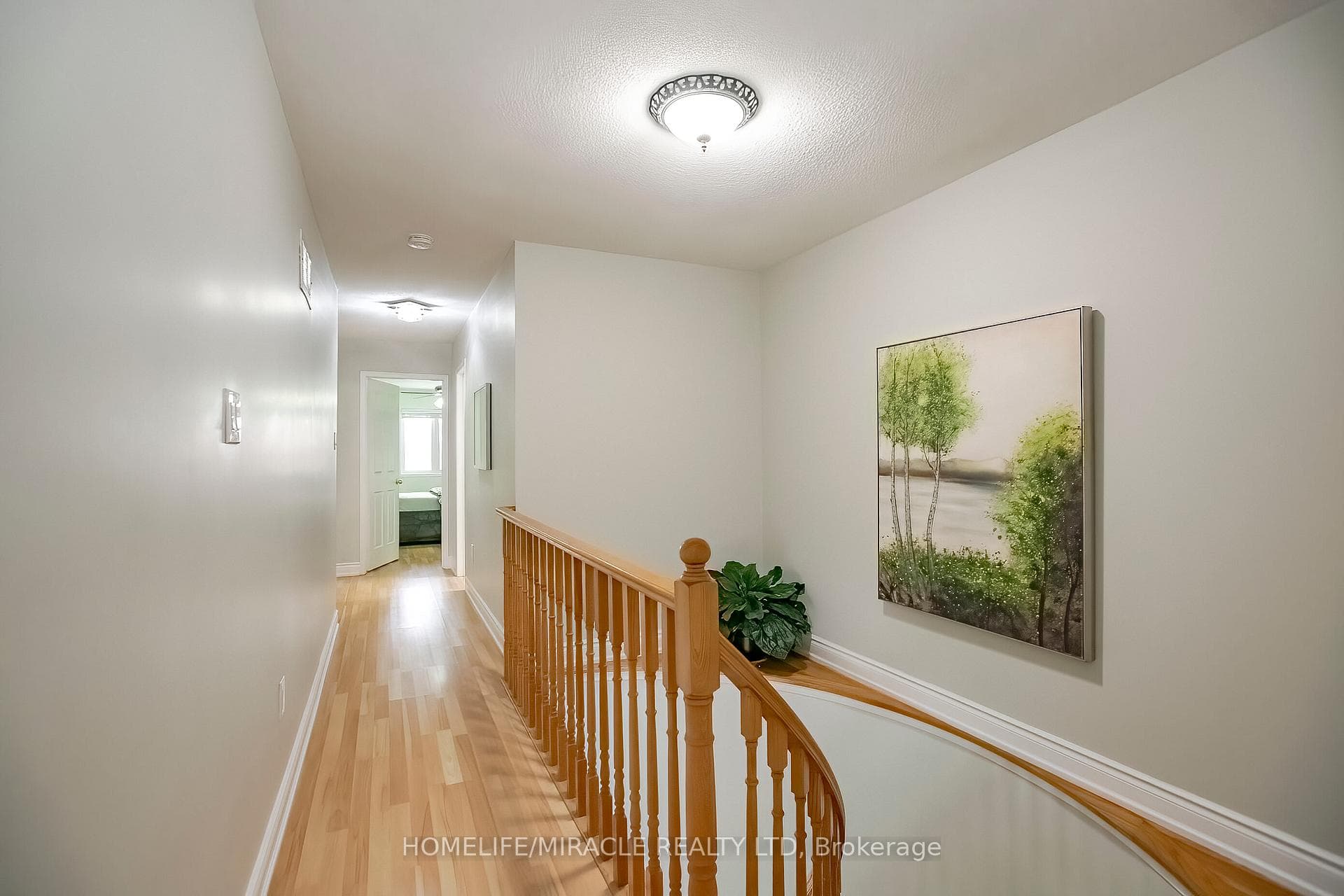 61 LAURAGLEN Crescent photo 23
