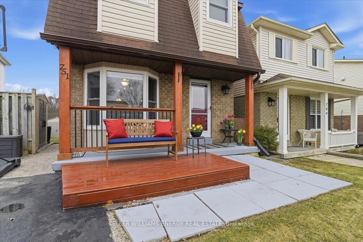 751 Bennett Crescent photo 4