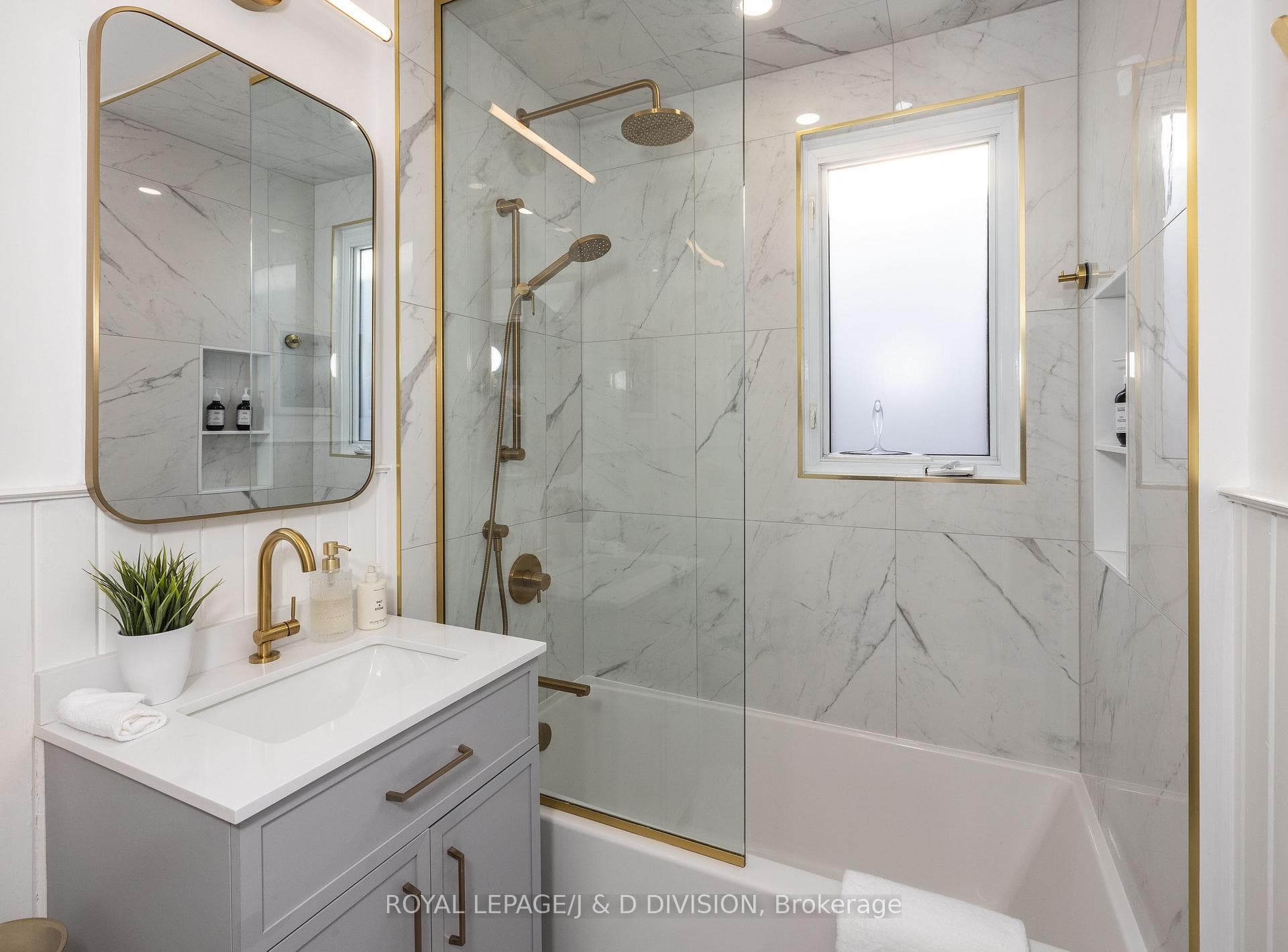 419 Davisville Avenue photo 16