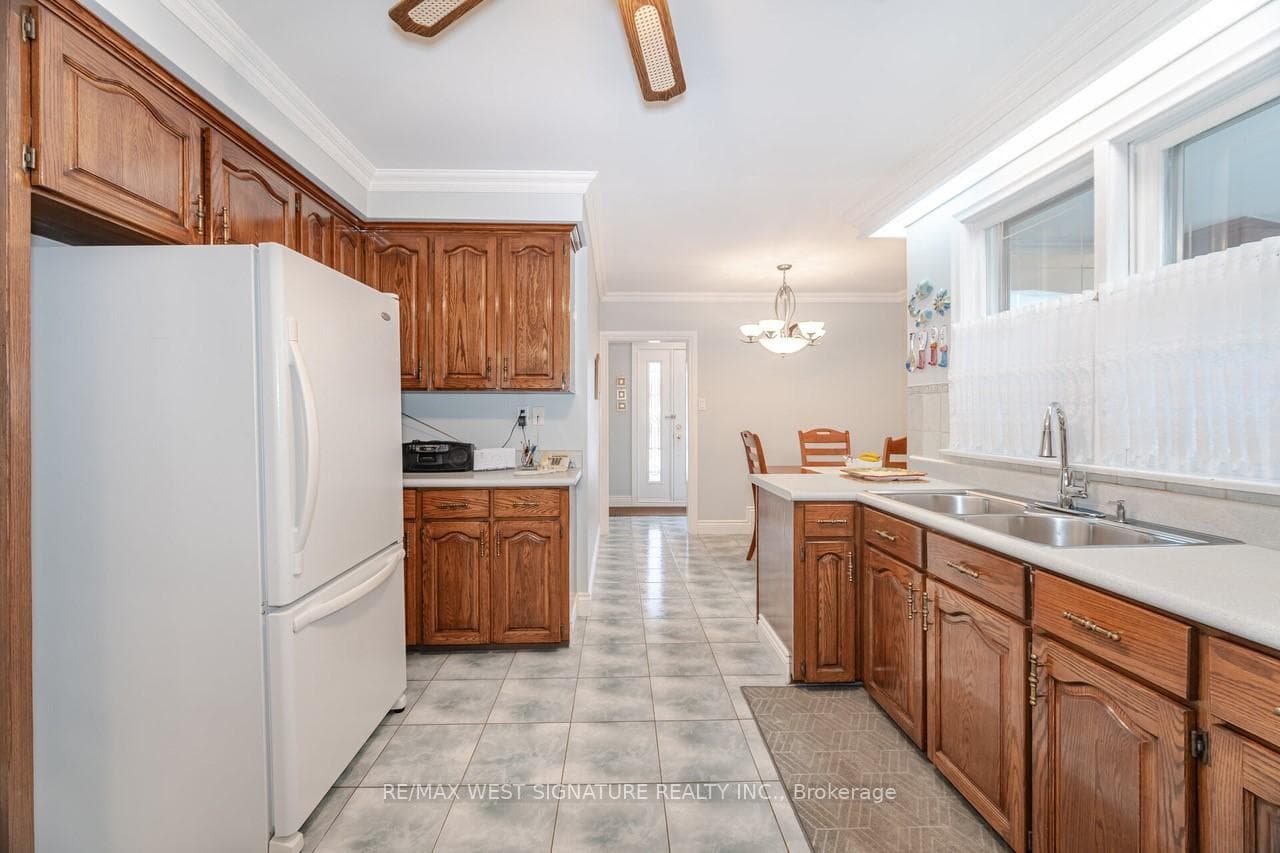 56 Dalegrove Crescent photo 7
