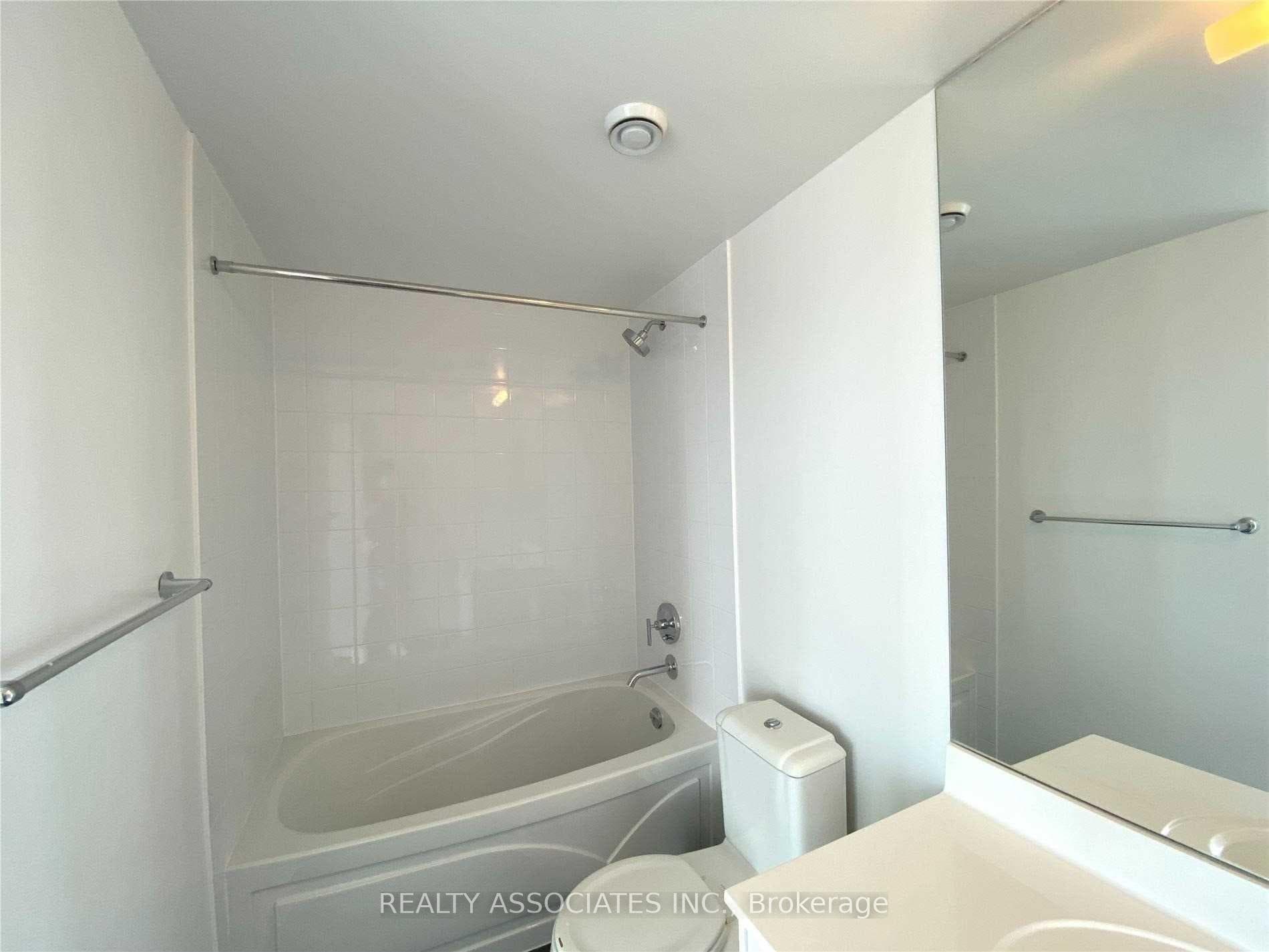 832 Bay Street Unit 3202 photo 6