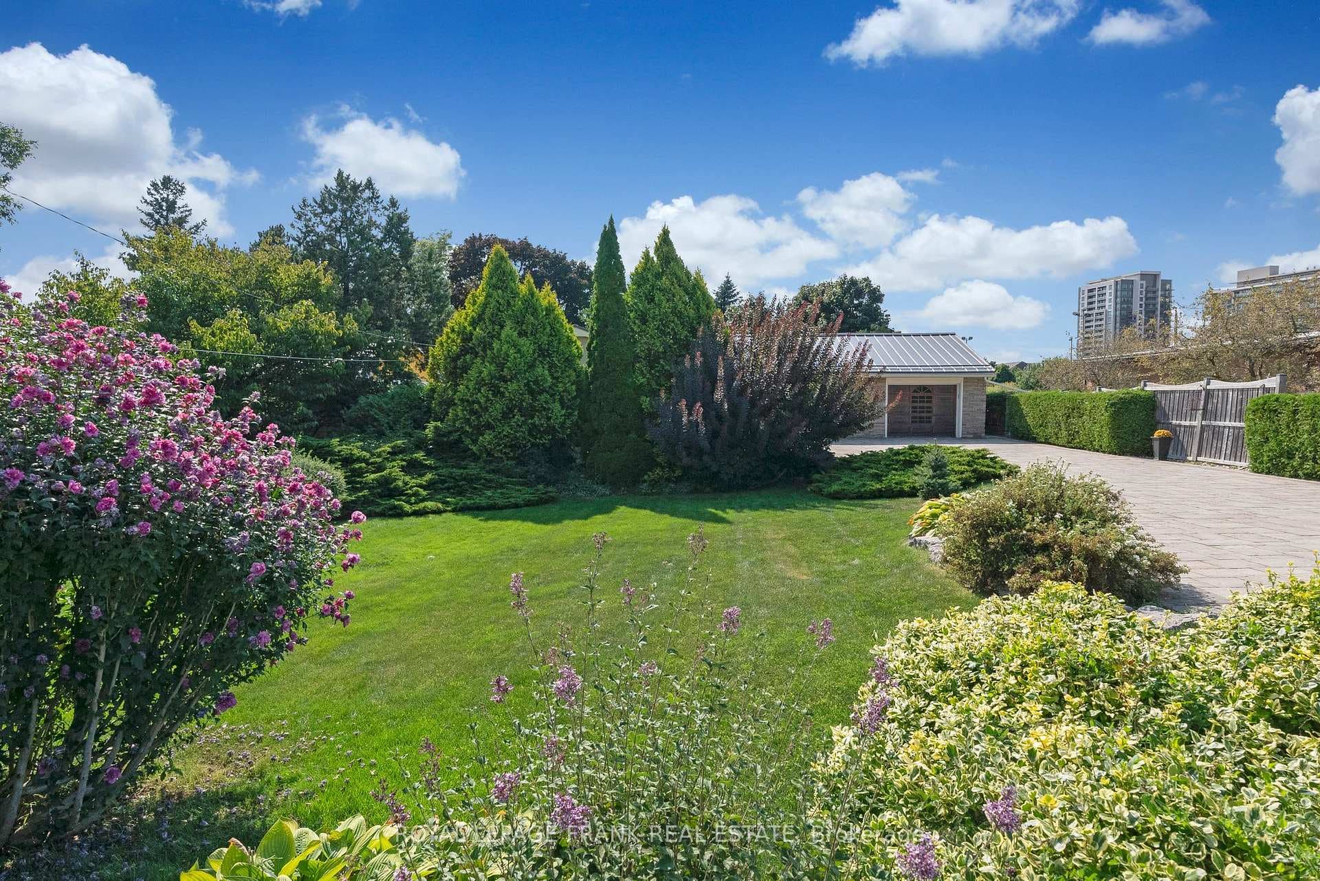 906 Liverpool Road photo 4