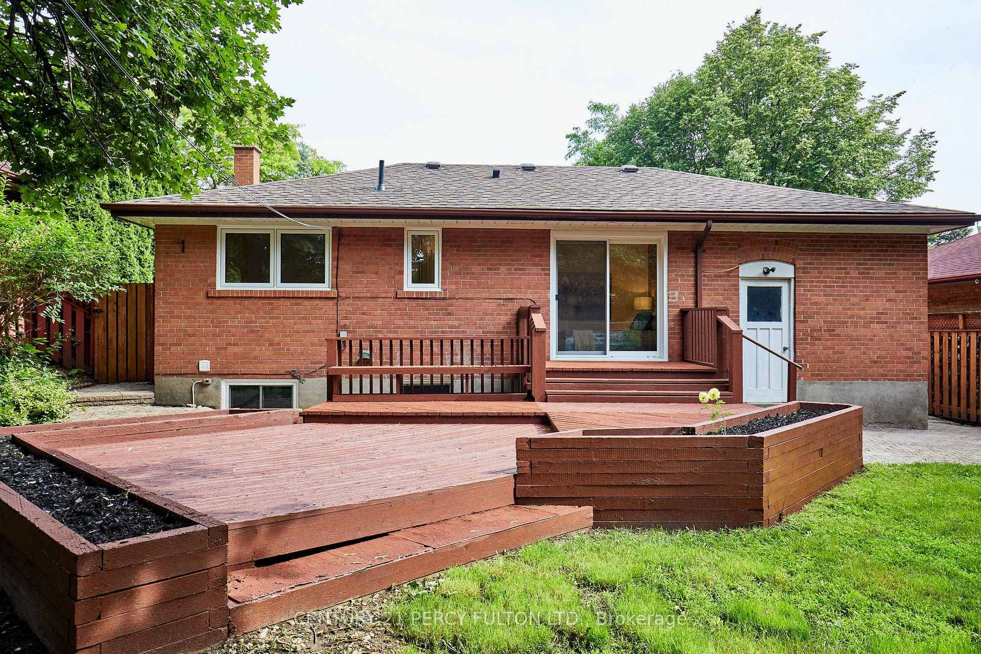56 Broadlands Boulevard photo 37