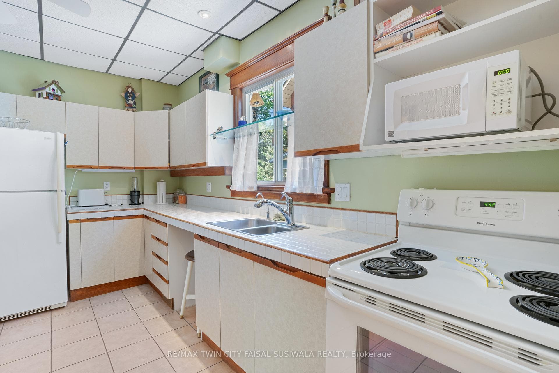 130 Moore Avenue photo 14