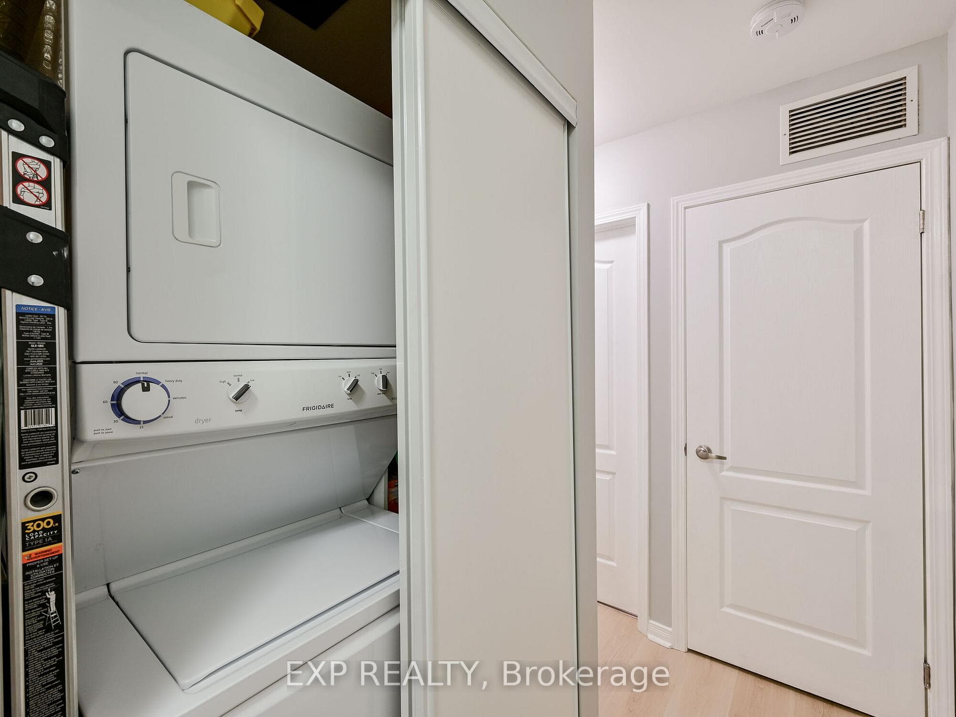 68 Winston Park Boulevard Unit 8 photo 27
