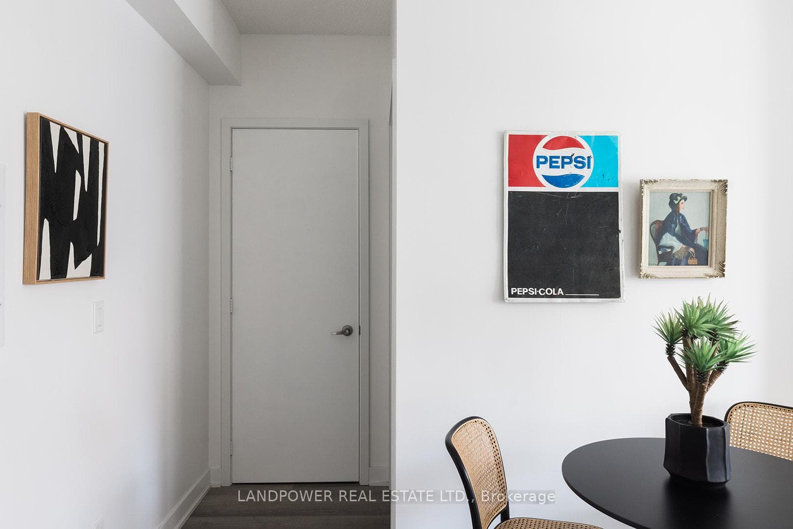 5180 Yonge Street Unit 1102 photo 2