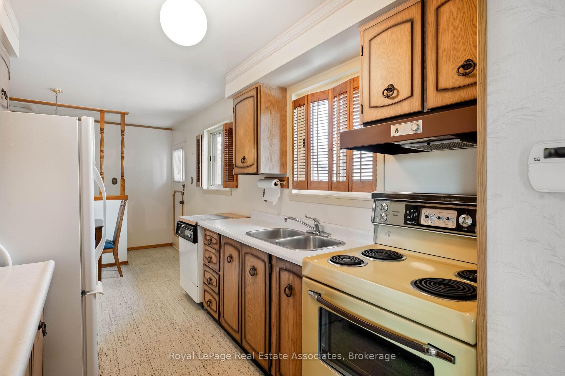256 Archdekin Drive photo 8