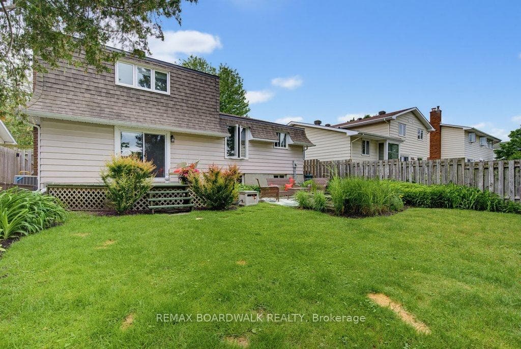1703 Fieldstone Crescent photo 39