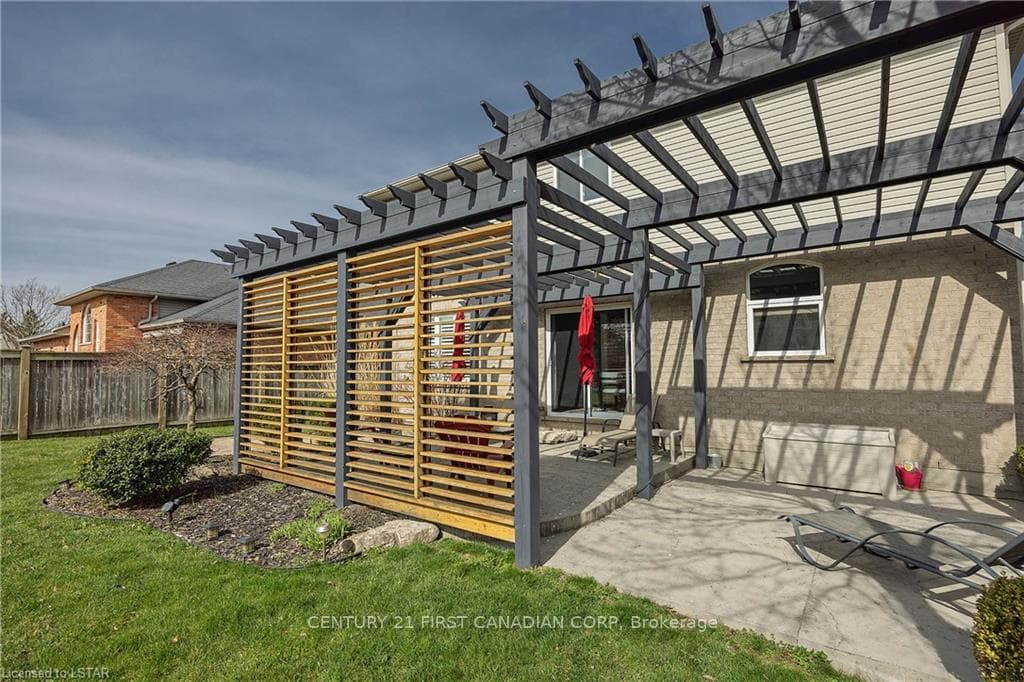 1184 THORNLEY Street photo 33
