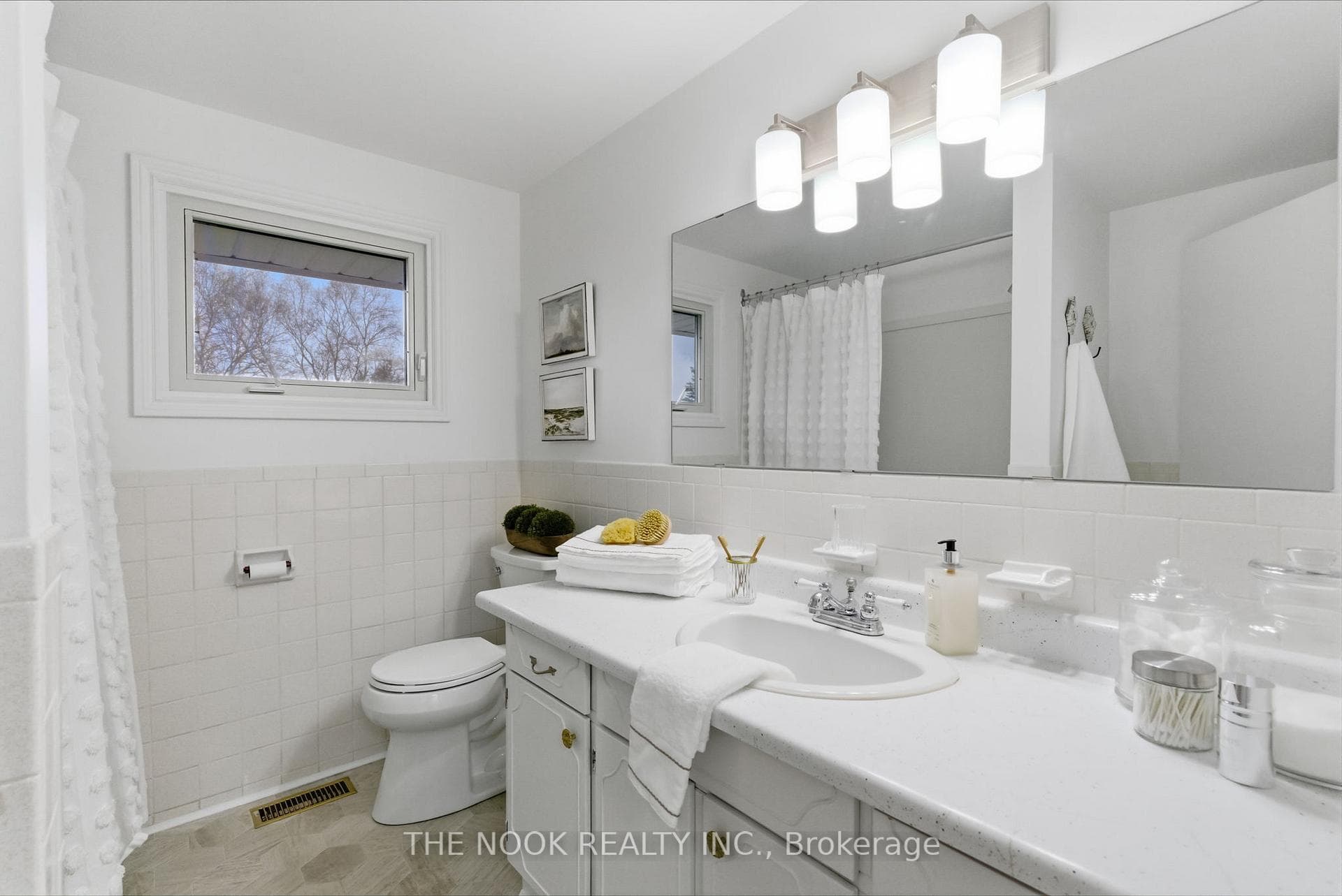 Long vanity for great storage