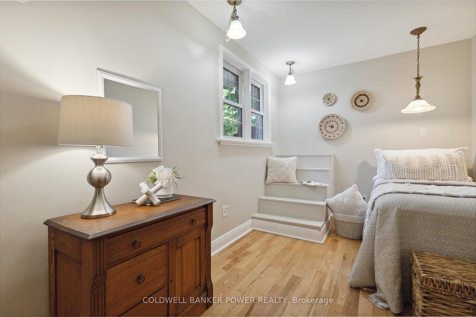 552 St George Street photo 25