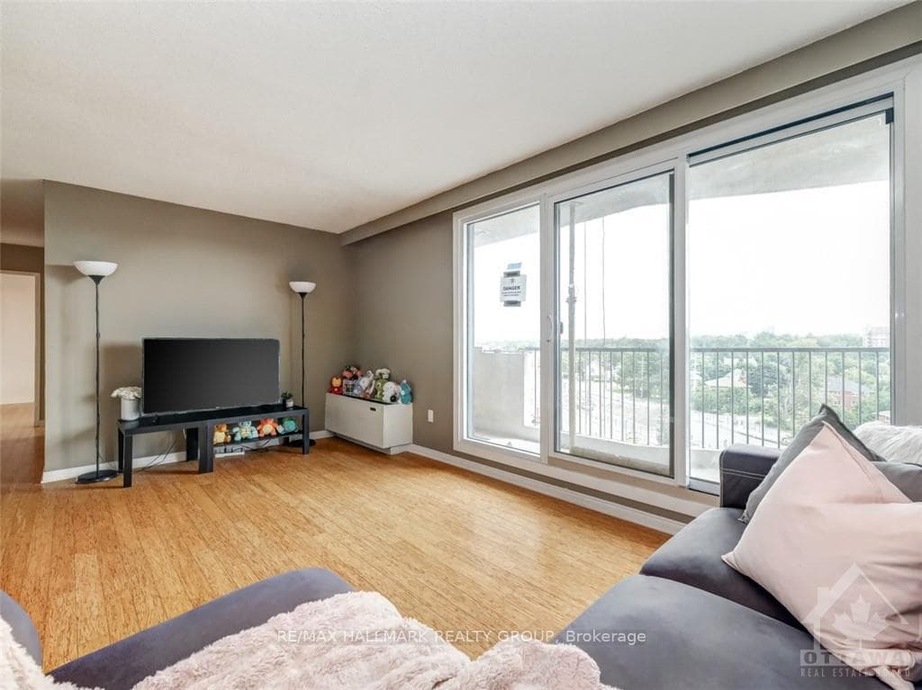 1025 RICHMOND Road Unit 907 photo 8
