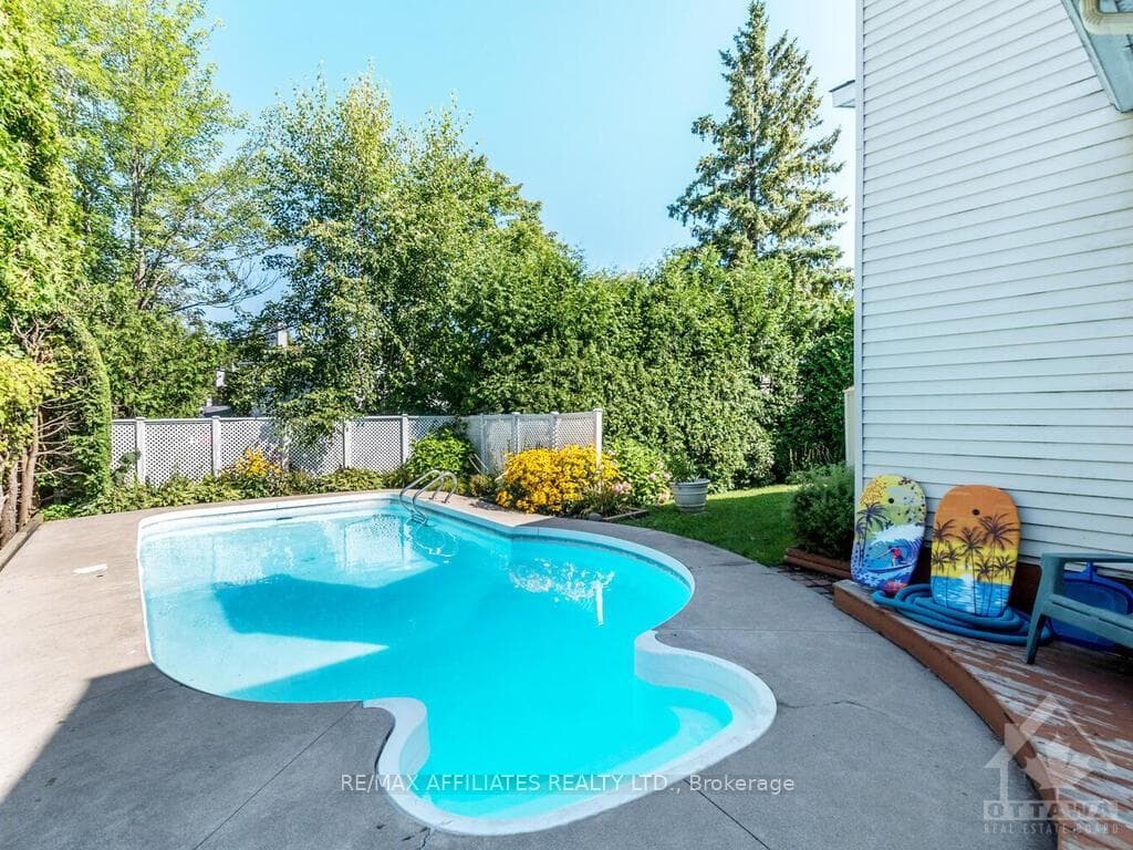 8147 JEANNE D'ARC Boulevard photo 23