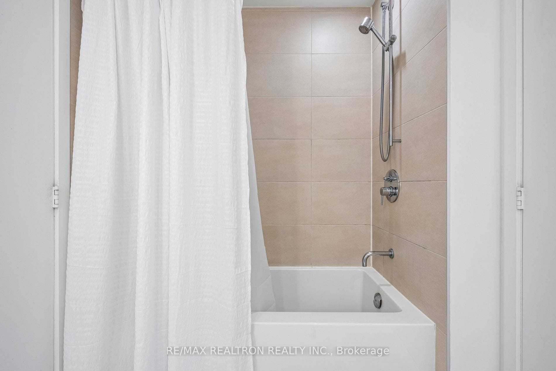 185 Roehampton Avenue Unit 1212 photo 15