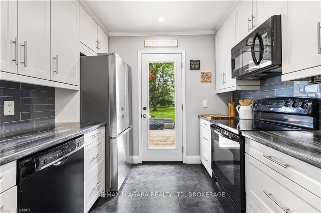 330 AQUEDUCT Street photo 12