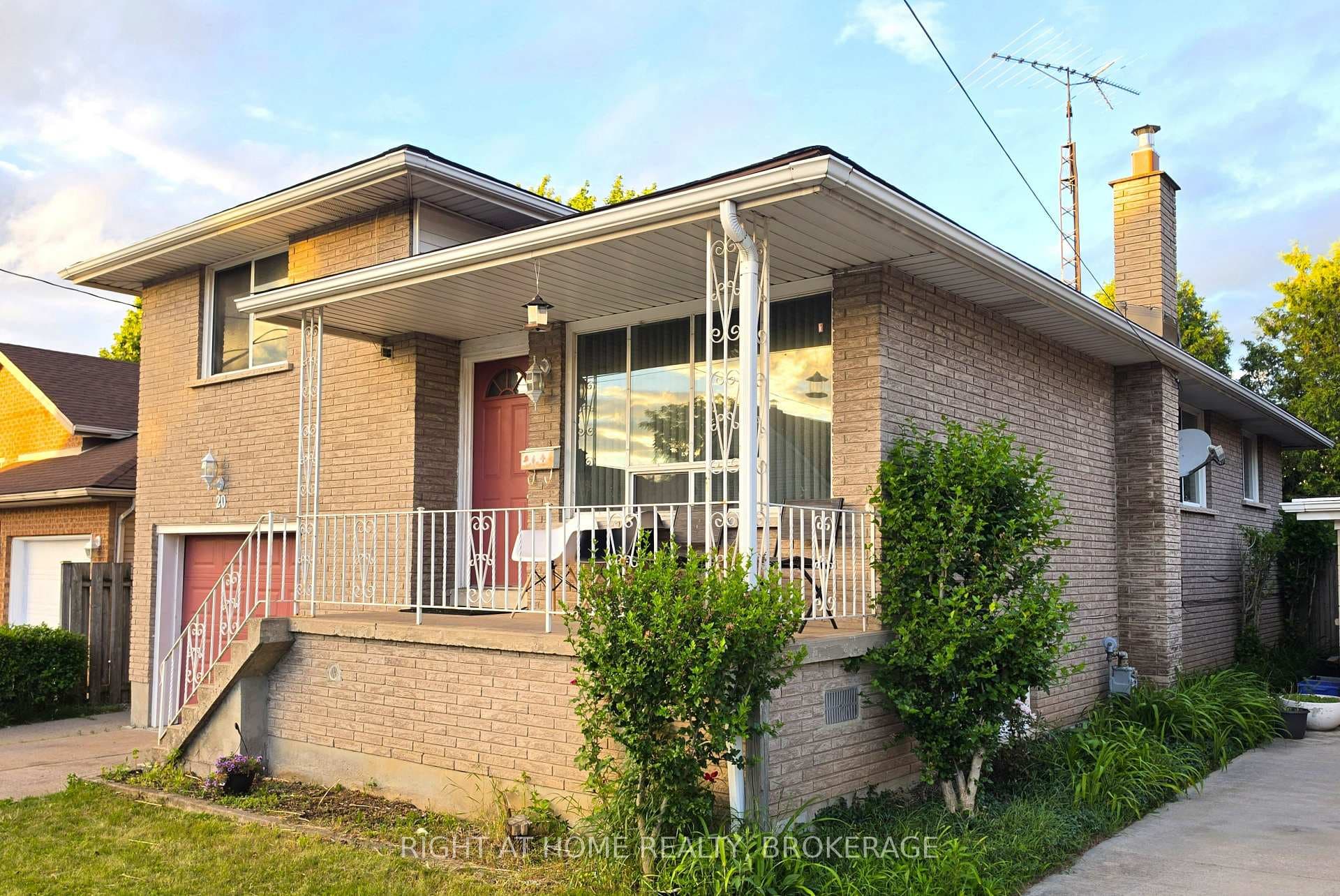 20 Augusta Avenue photo 7