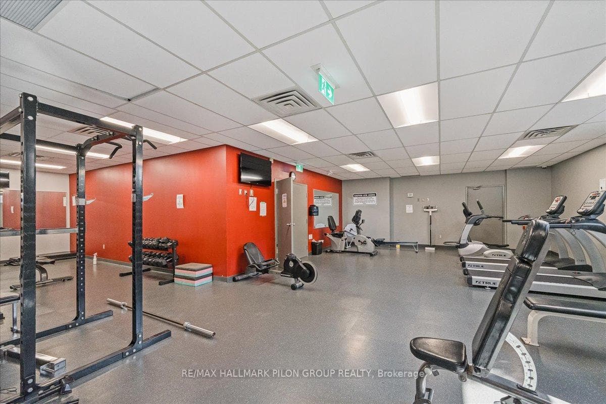 545 ST LAURENT Boulevard Unit 1105 photo 22