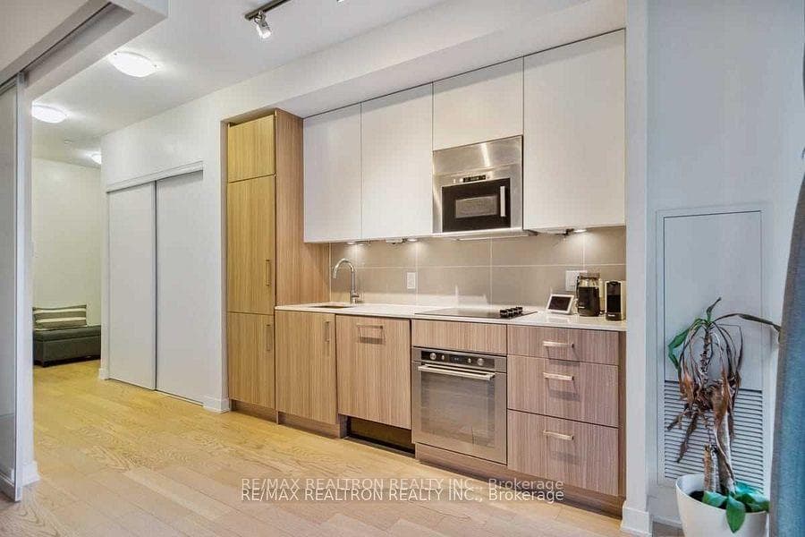 17 Dundonald Street Unit 306 photo 2