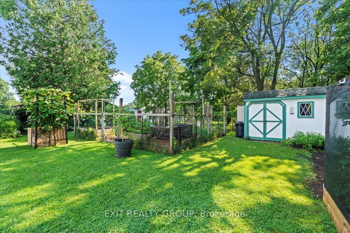 76 Prince Of Wales Drive photo 37