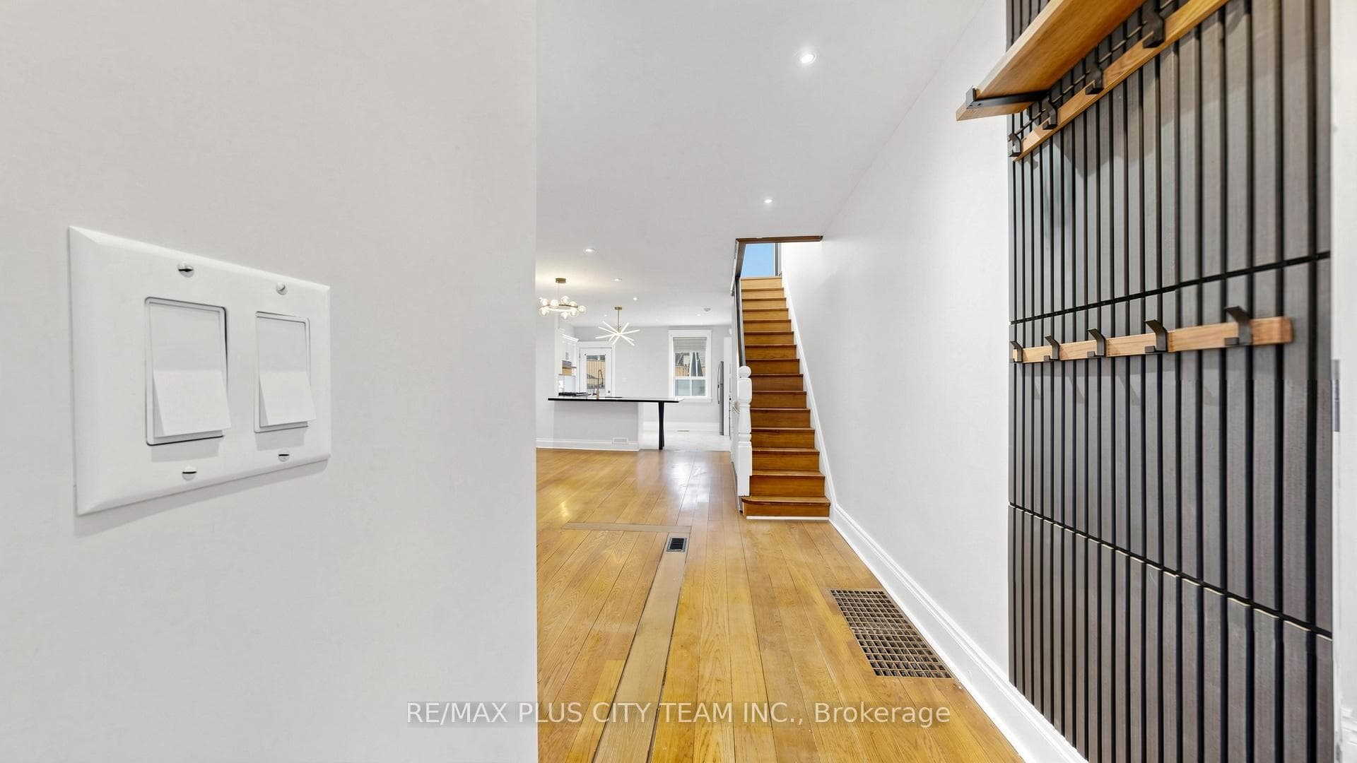 402 Woodbine Avenue photo 11