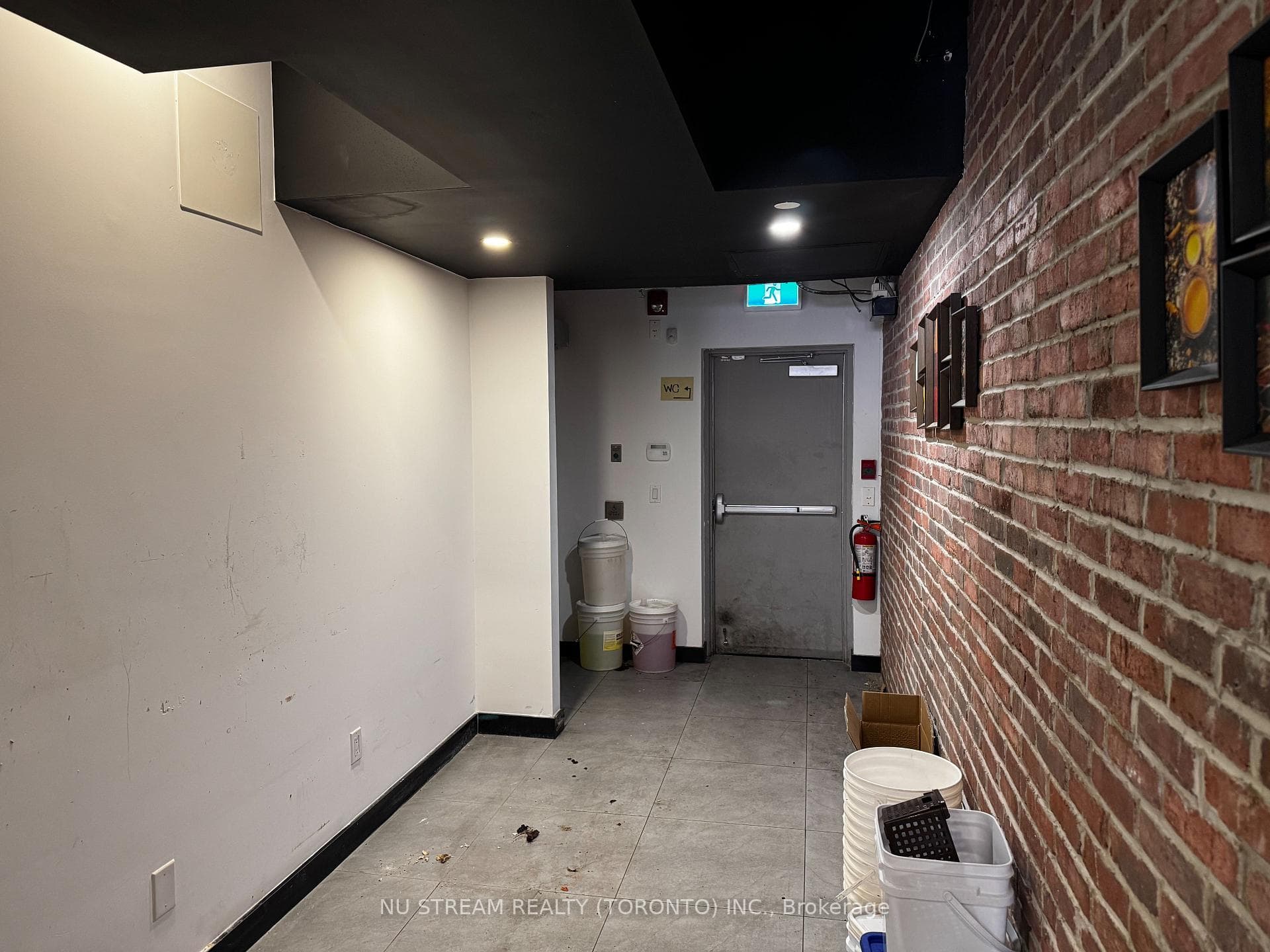 515 Bloor Street photo 9
