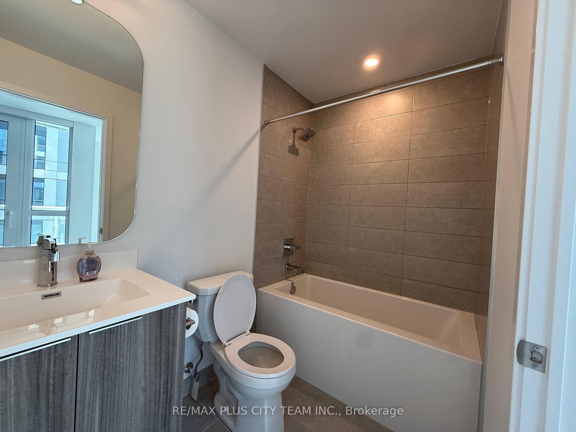 15 Richardson Street Unit 1007 photo 11