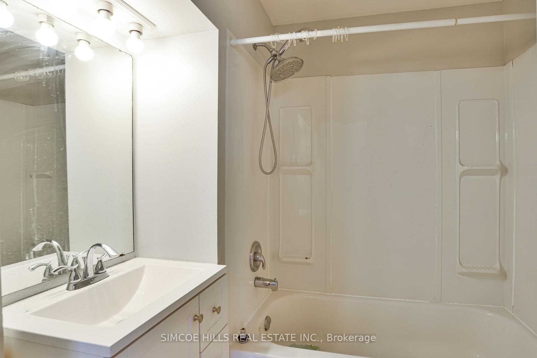 Main Floor Unit - 4 pc bath