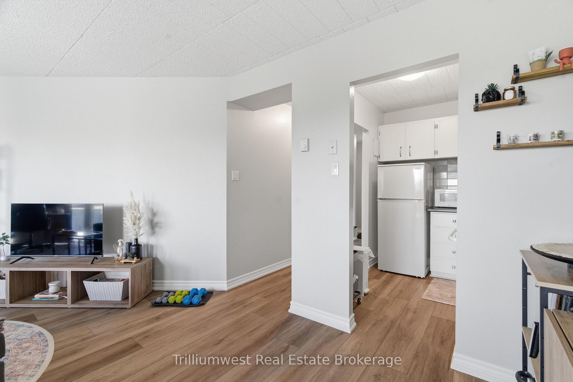 91 Conroy Crescent Unit 401 photo 7