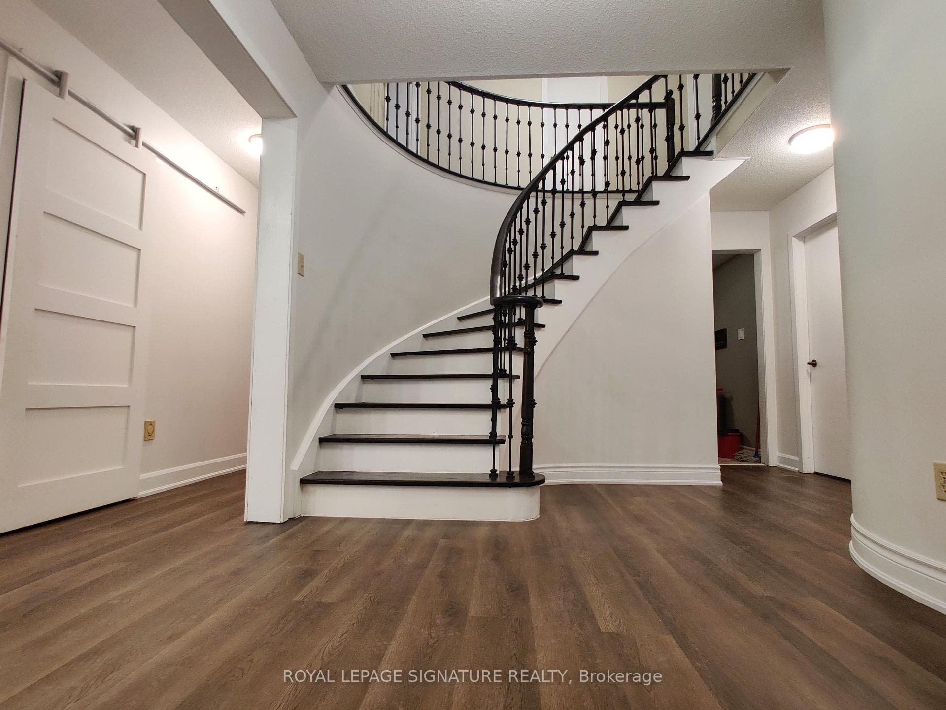 2966 Caradoc Lane Unit Upper photo 3