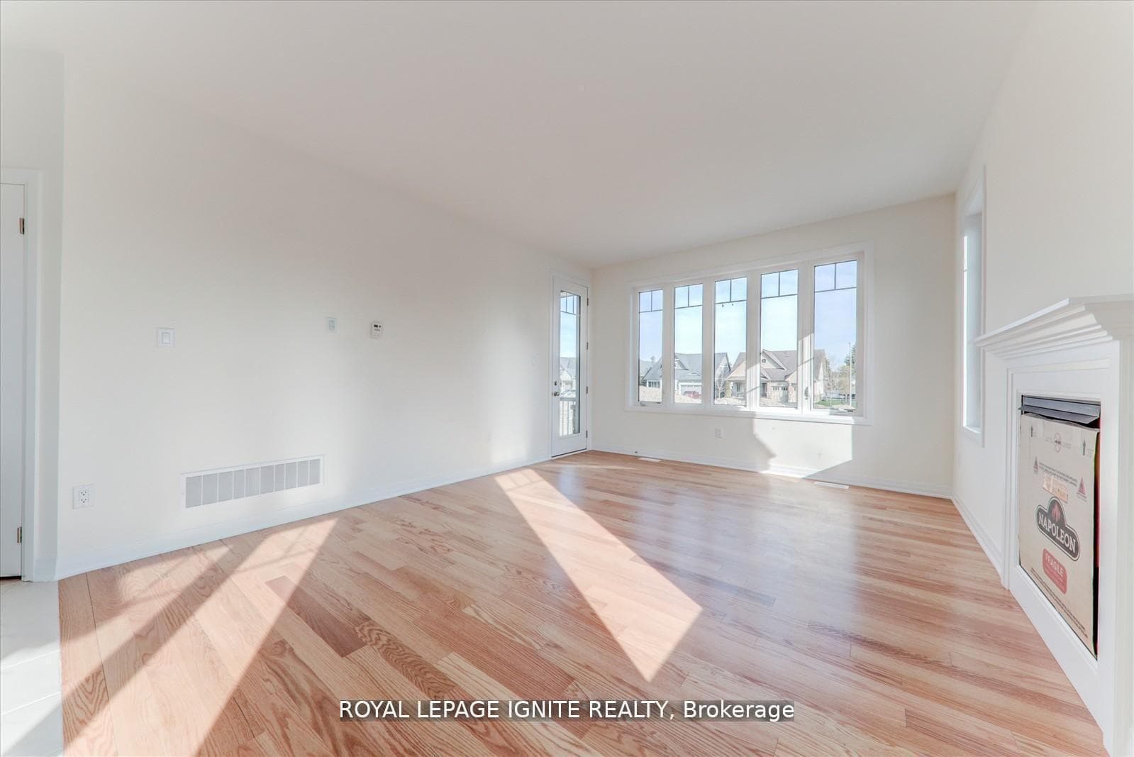 553 Hudson Crescent photo 17