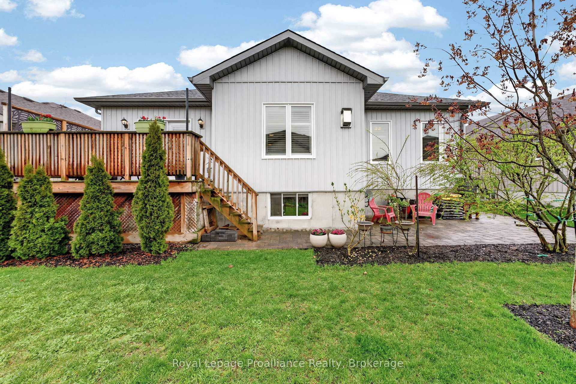 4 Merrill Drive photo 27