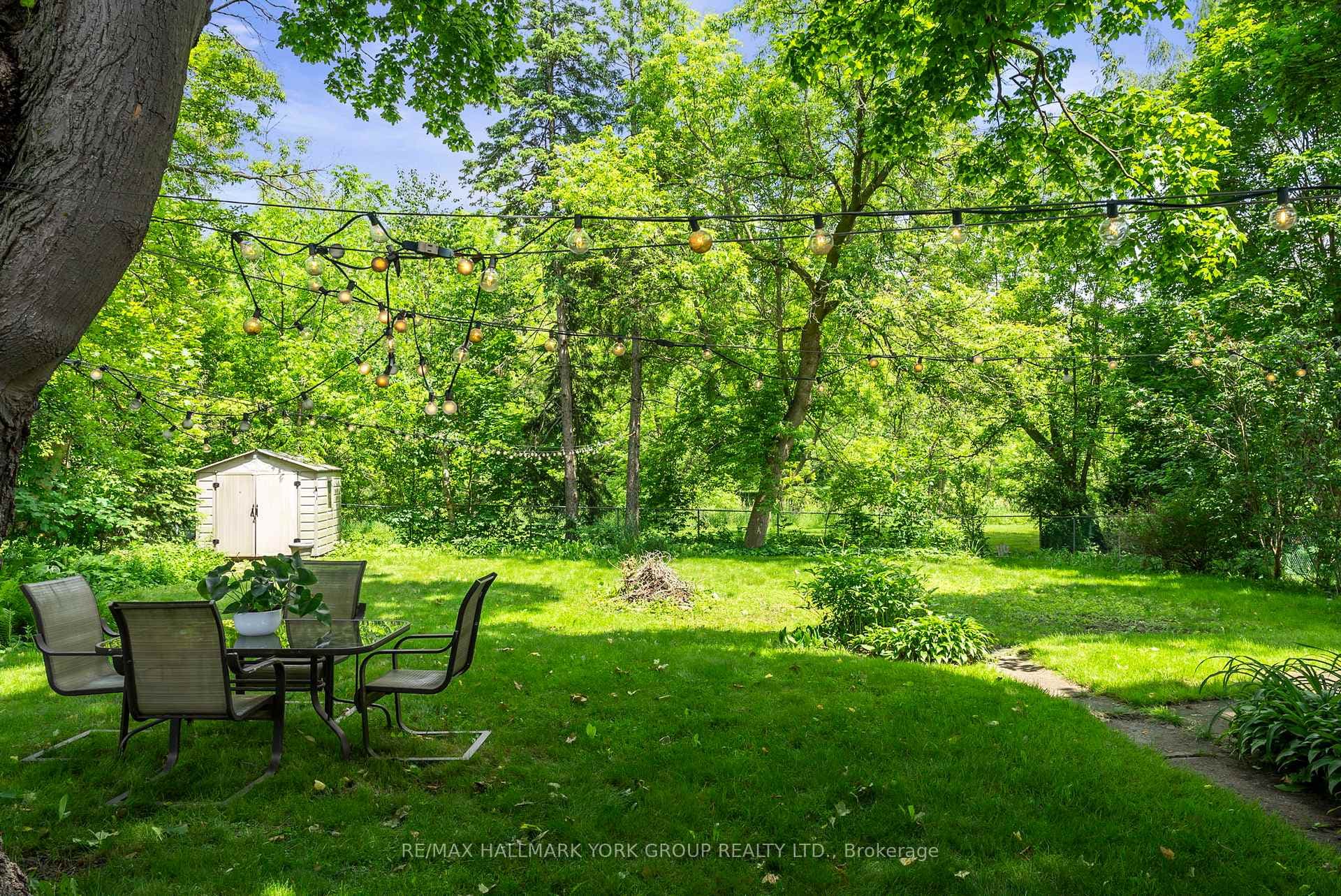 169 Clarence Street photo 32