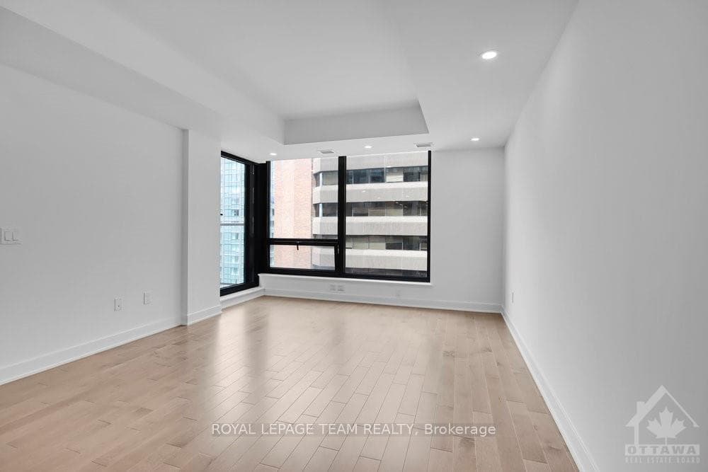 340 QUEEN Street Unit 1001 photo 5