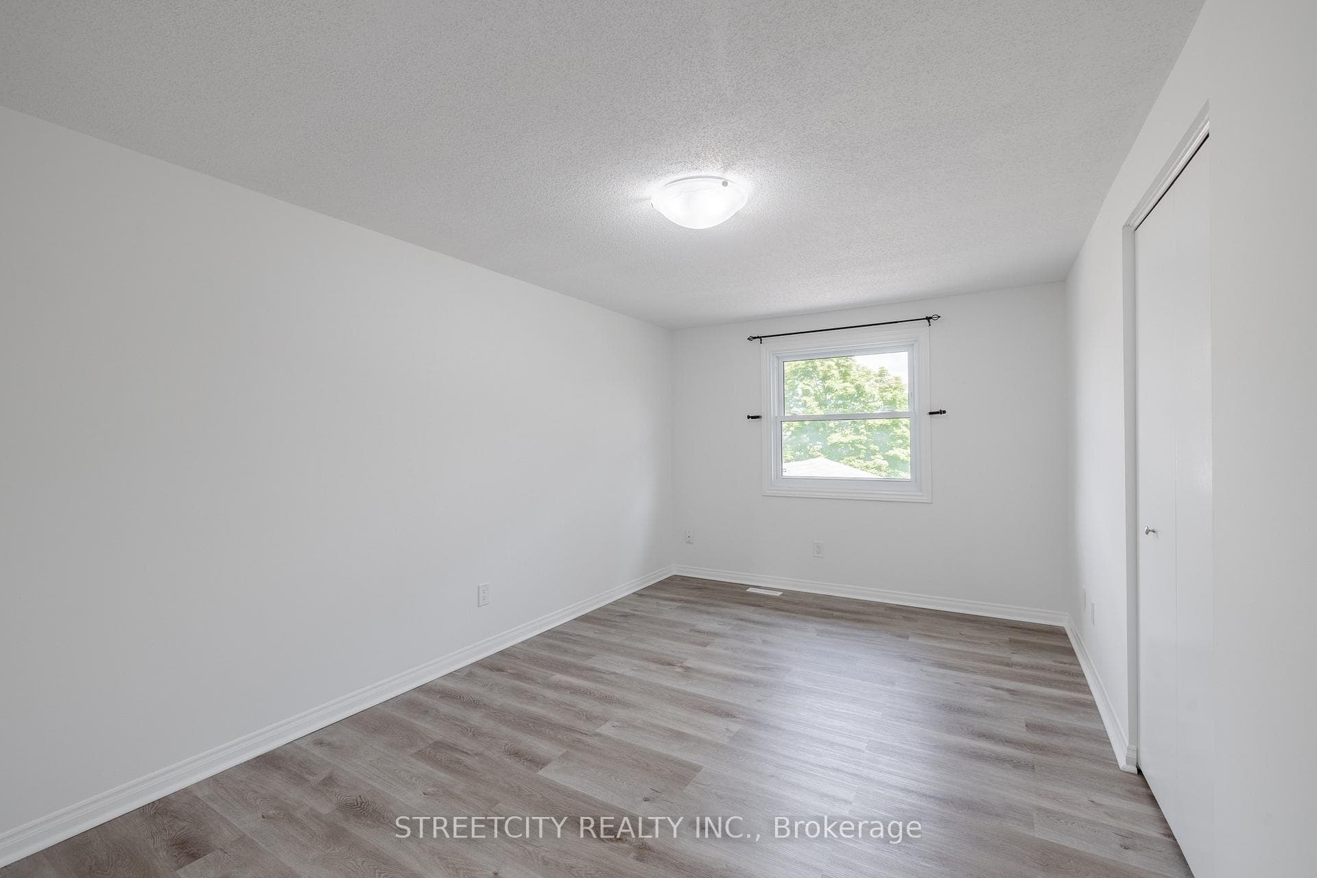 25 Erica Crescent Unit 32 photo 14