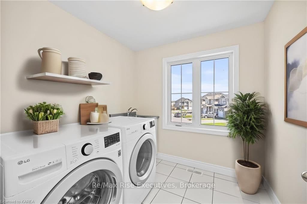 483 BETH Crescent photo 31
