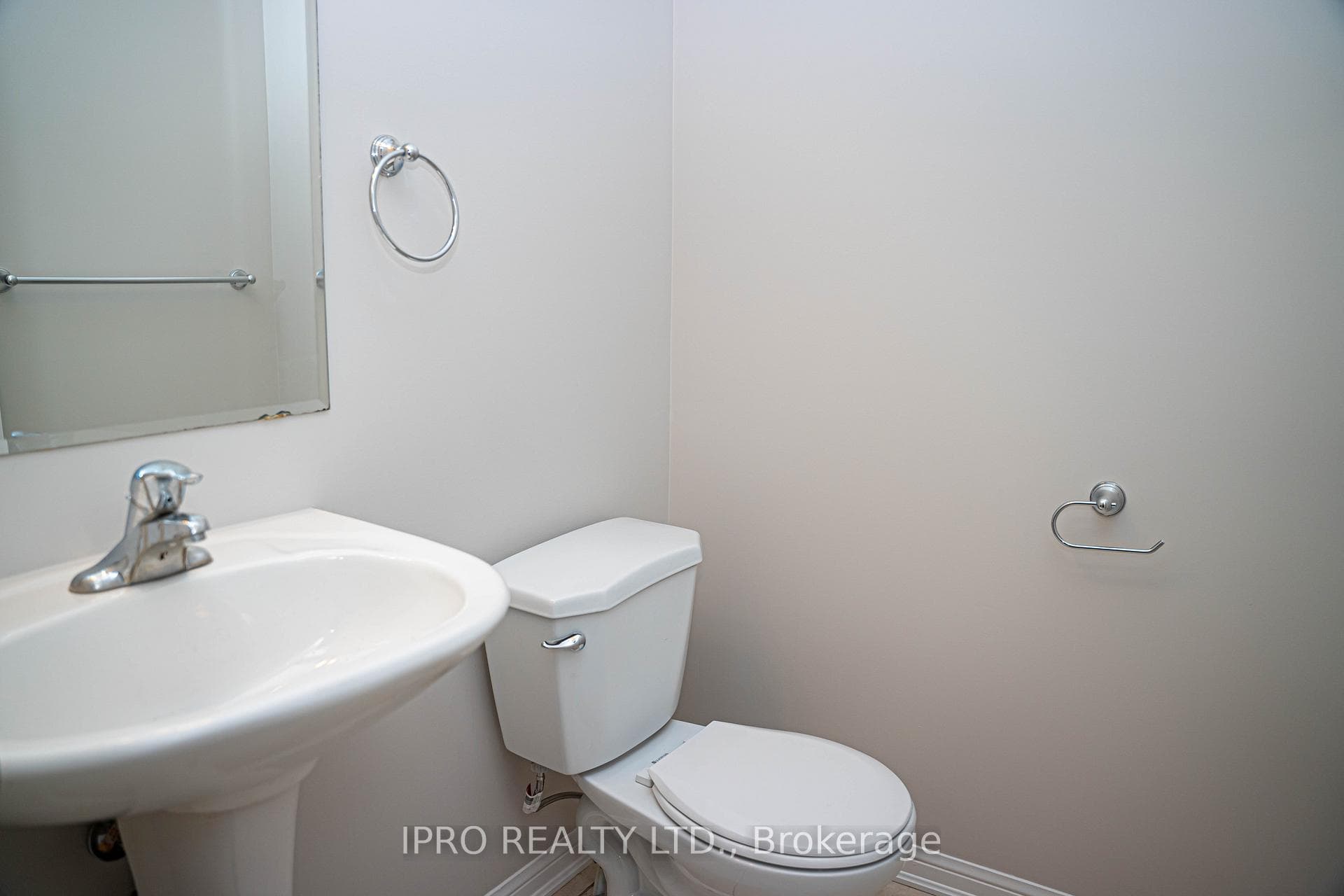6020 Derry Road Unit 28 photo 4