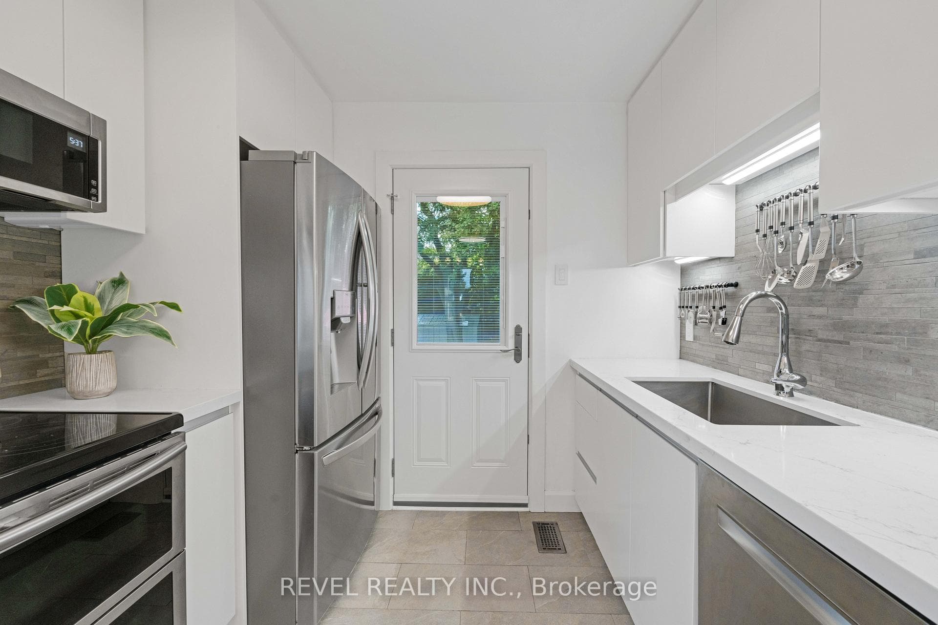1508 Pharmacy Avenue photo 10
