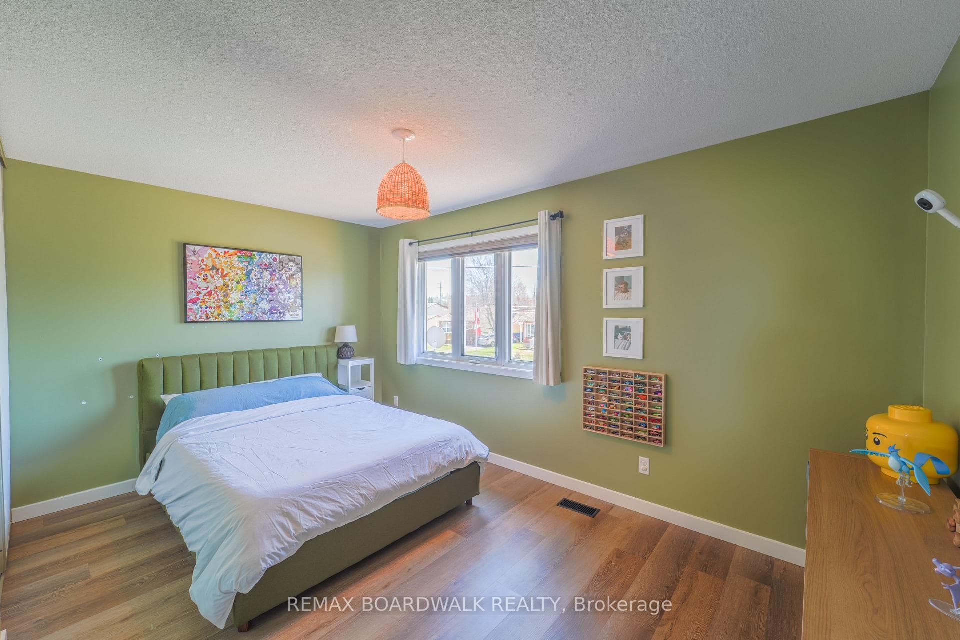 102 Seventh Avenue photo 23