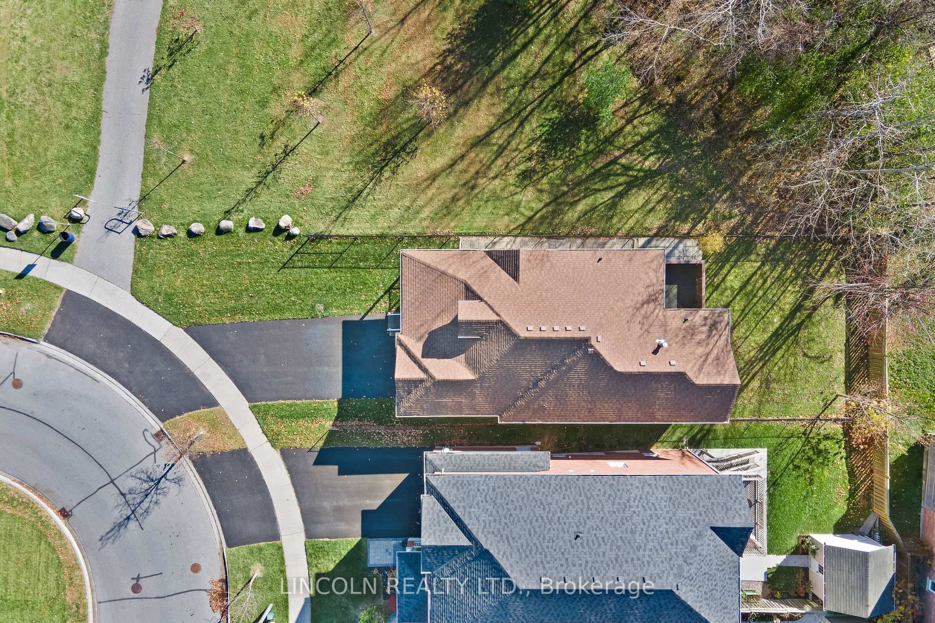 18 Glendower Crescent photo 28
