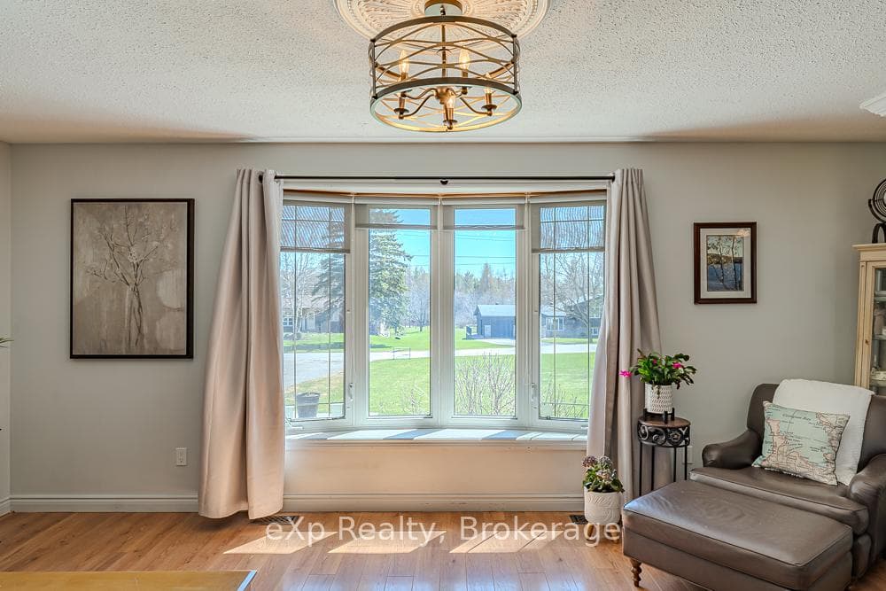 670 Joynt Street photo 9