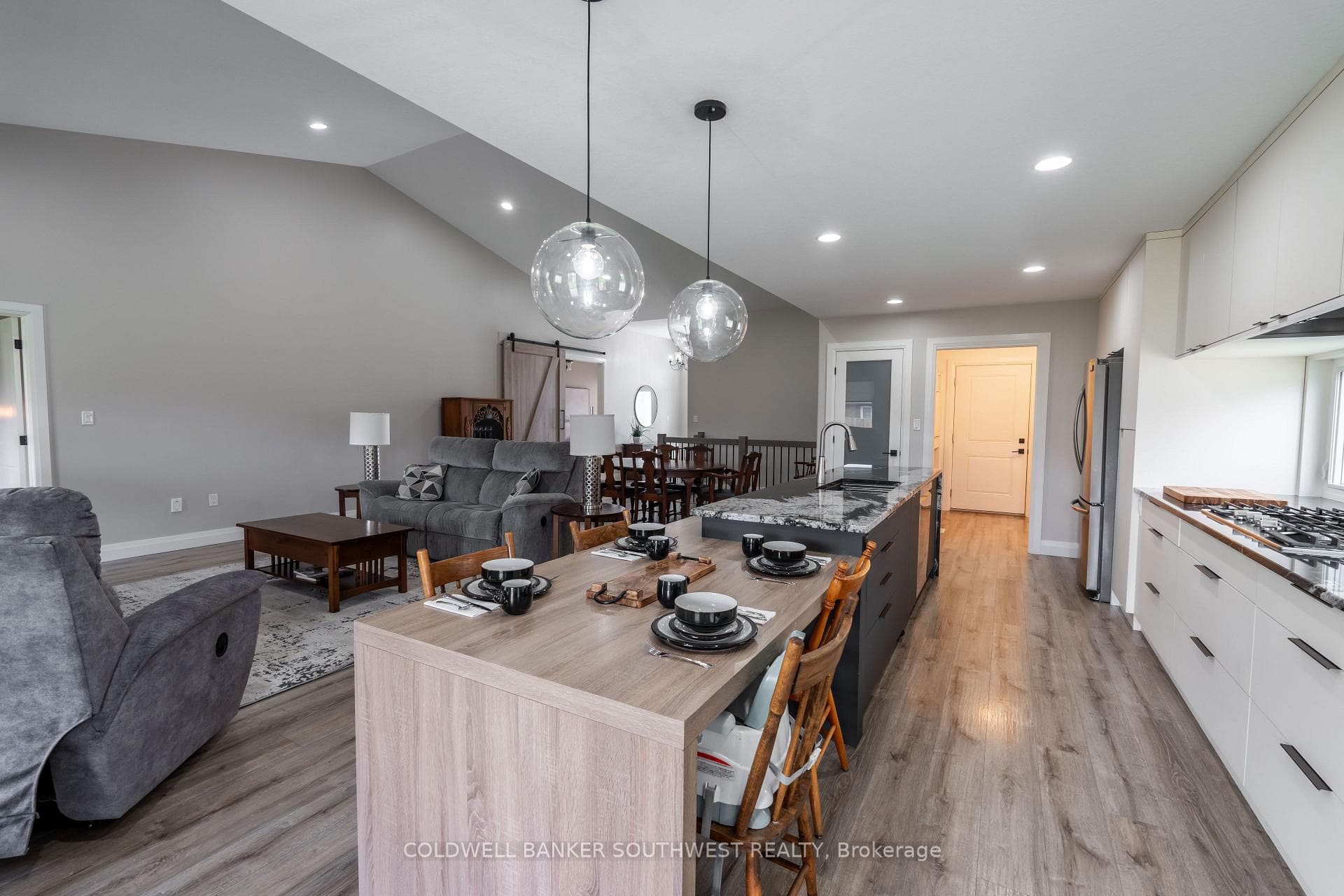 432 Lucas Avenue photo 5