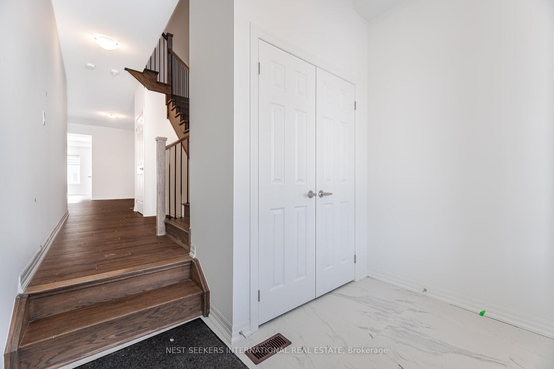 16 Connell Drive photo 4