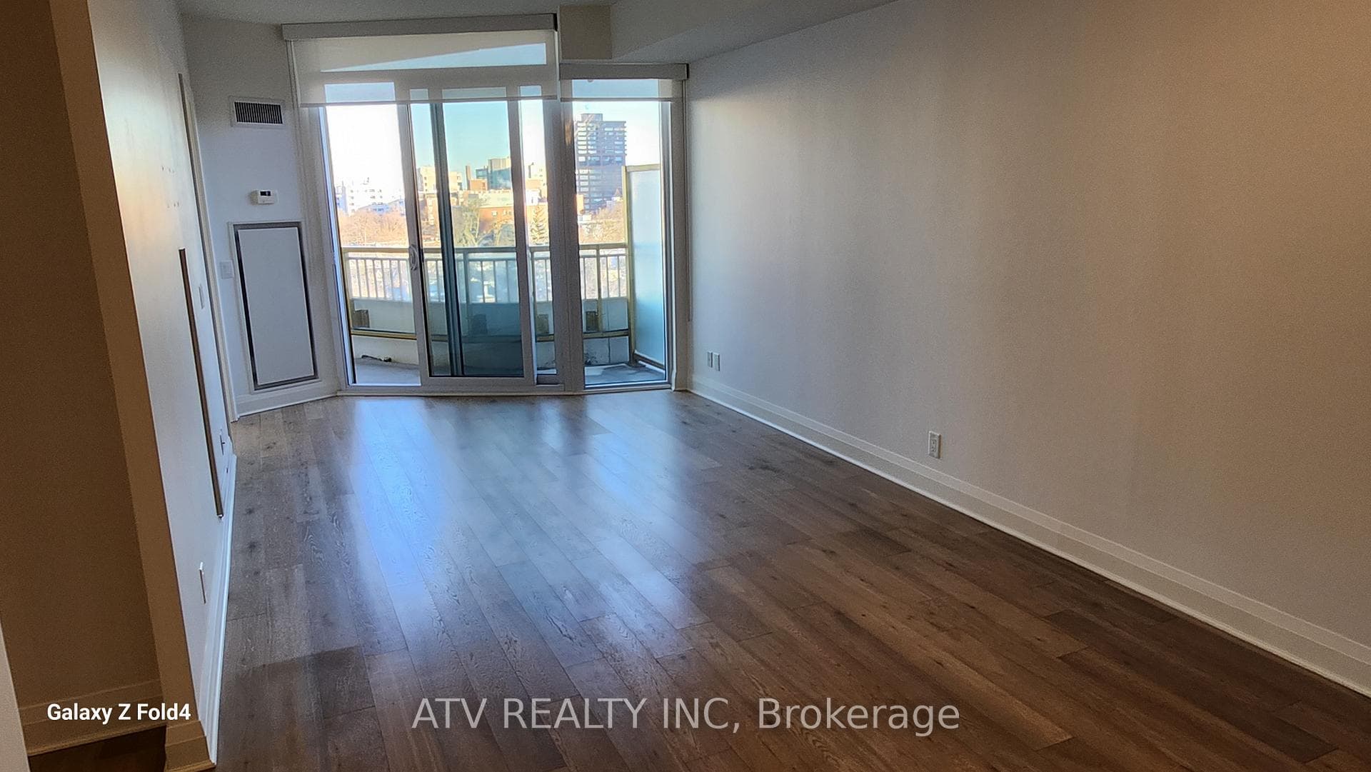 151 Avenue Road Unit 704 photo 4