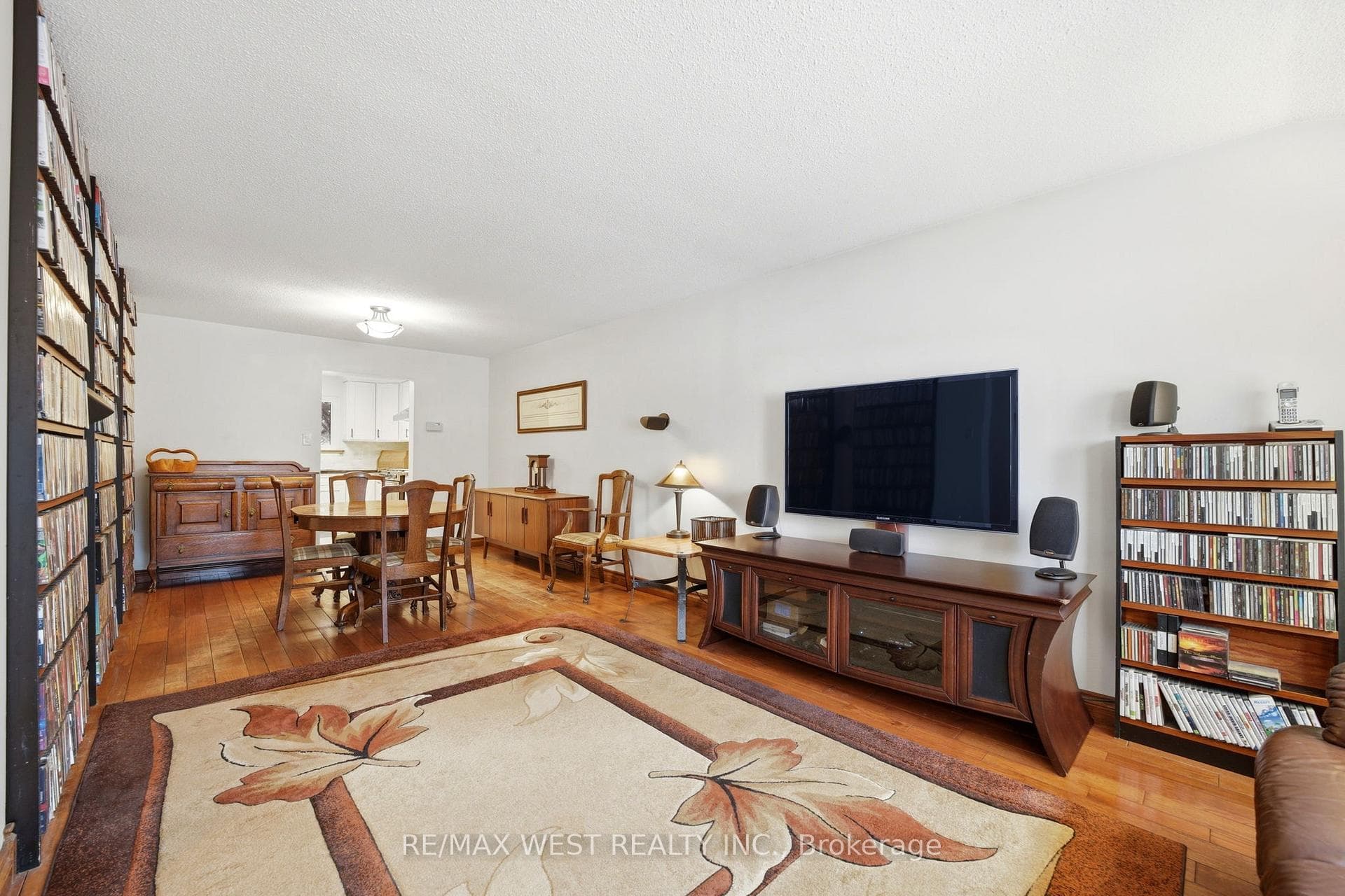 60 Majestic Crescent photo 3