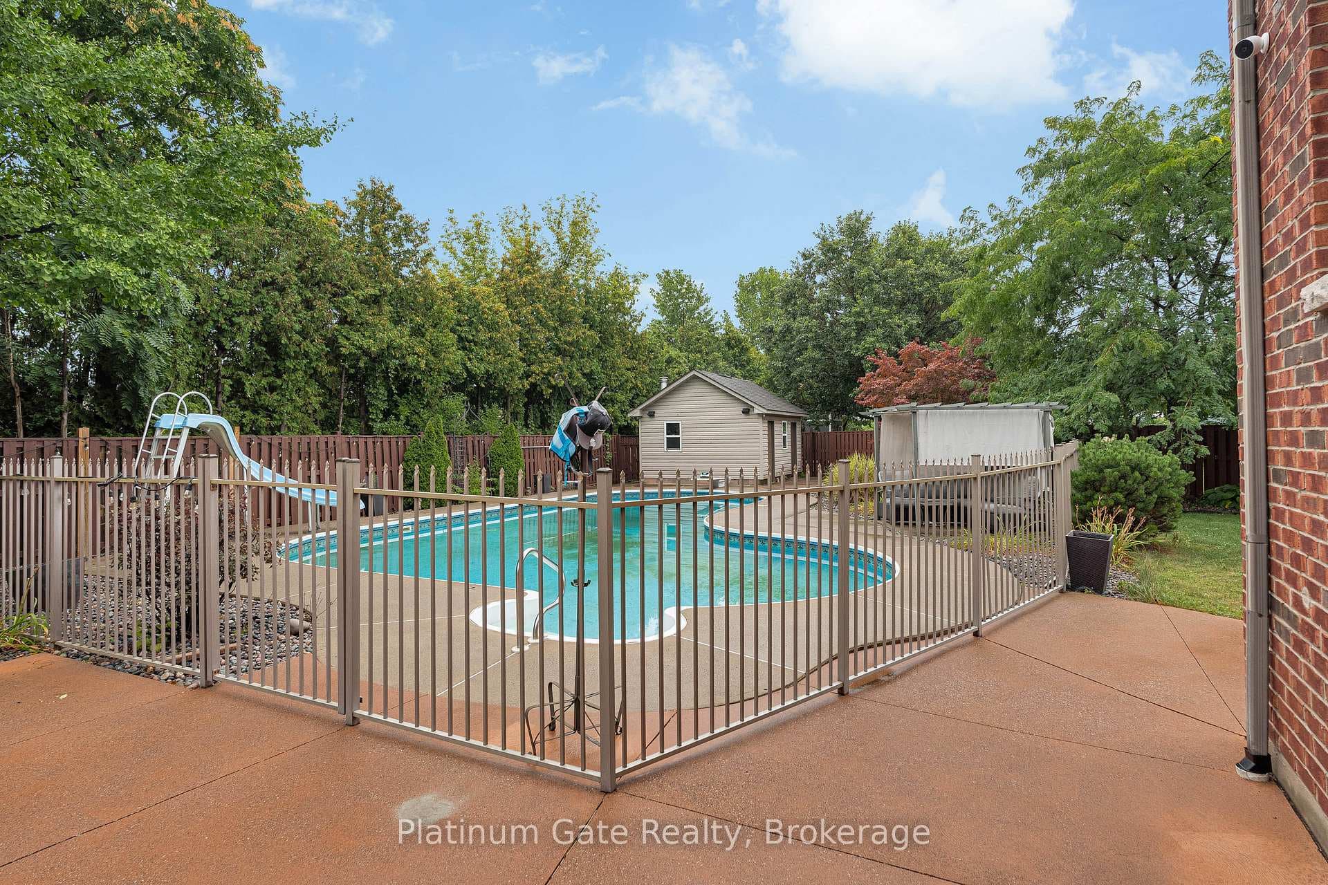 150 Seymour Crescent photo 7