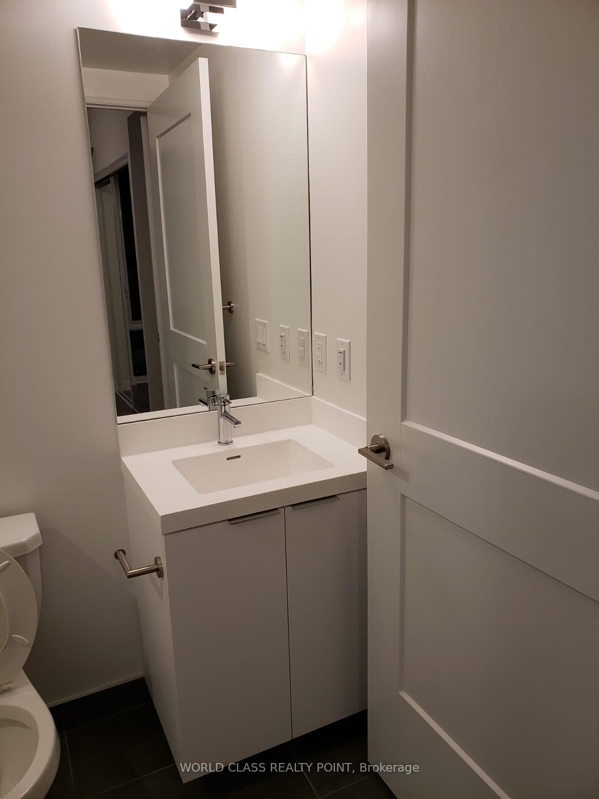 28 Widmer Street Unit 4825 photo 3