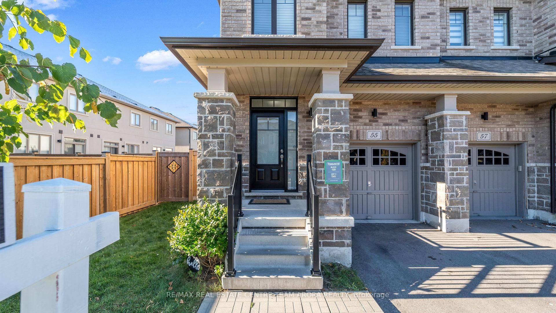 55 Doris Pawley Crescent photo 2