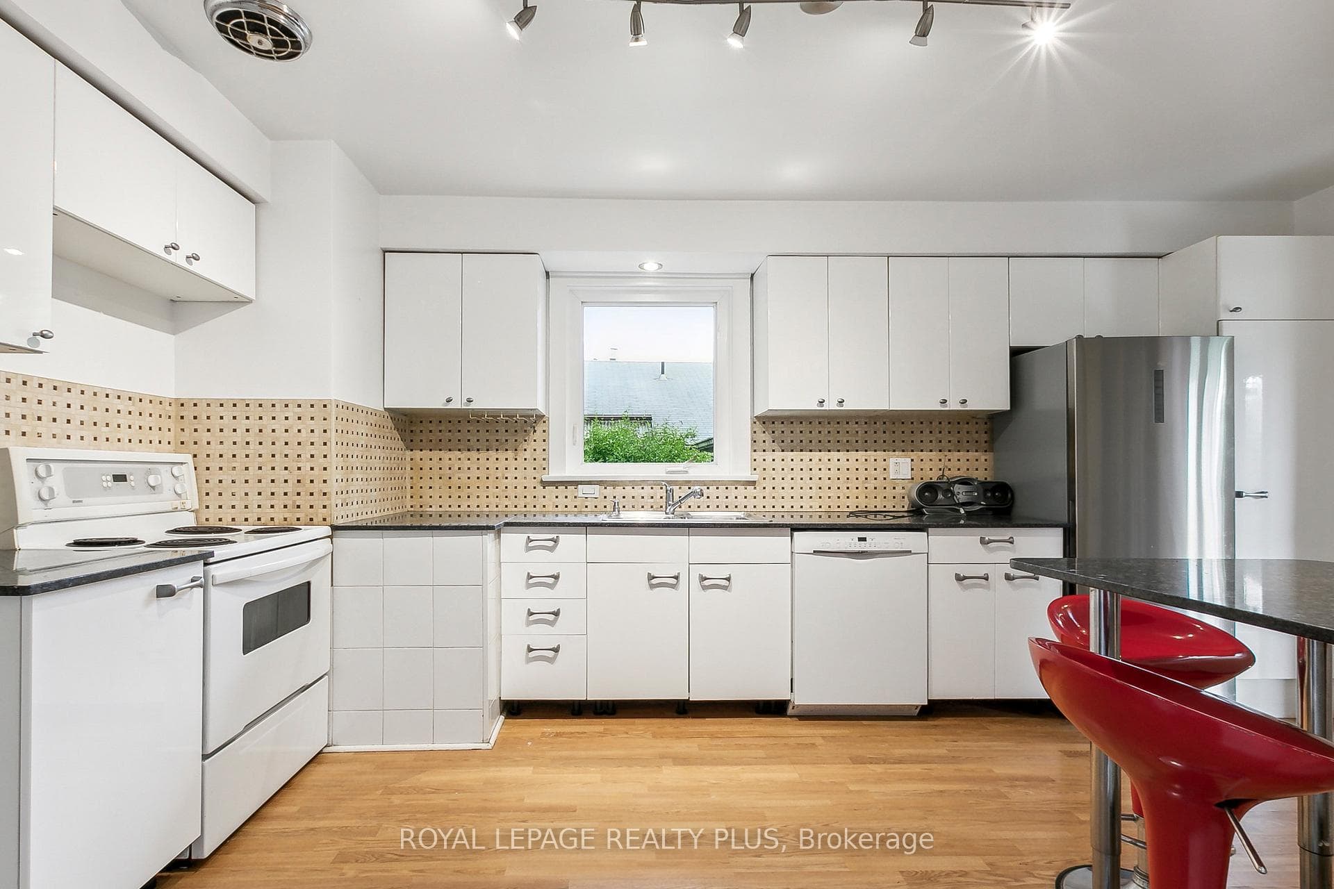 4236 Bloor Street photo 7